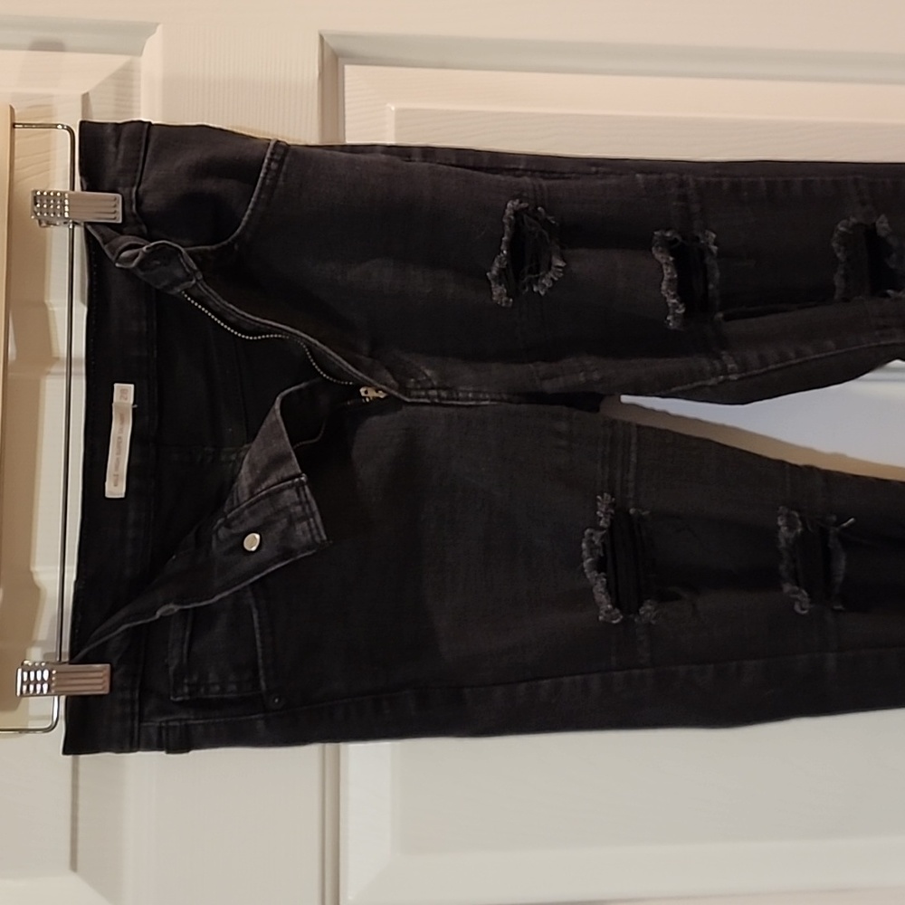 Level Strauss.  Ripped. Black. high waist Skinny jeans. Size 28